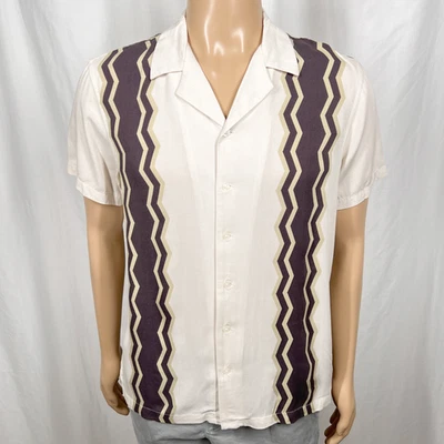 Camisa de campamento Pacsun para hombre pequeña marfil a rayas tejida manga corta abotonada Foto 1 de 4