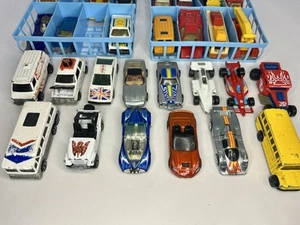 Vintage Matchbox Autos (23) und Hot Wheels (14) in Tragetasche - Bild 1 von 12