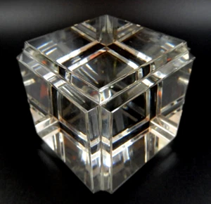 VINTAGE HEAVY CLEAR GLASS CRYSTAL BLOCK RECESSED EDGE PAPERWEIGHT - Picture 1 of 7