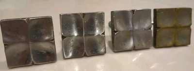 Tiradores de cajón atómicos MCM cuadrados plateados de 4 piezas 1,5 x 1,5 en la década de 1960 Foto 1 de 4