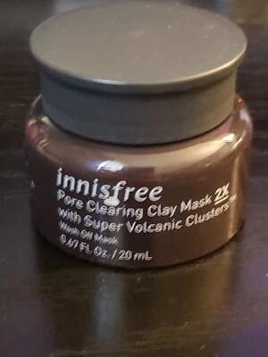Innisfree ~ Máscara de arcilla limpiadora de poros con racimos súper volcánicos ~ 0,67 fl oz Foto 1 de 4
