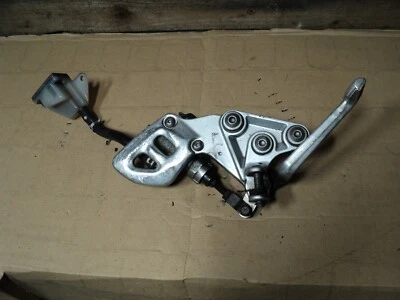 Suzuki GSX1300R HAYABUSA GEN1 2004 colgante delantero derecho reposapiés Foto 1 de 2