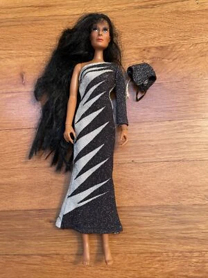 Roupa de boneca Mego Cher vintage 1976 em “penas elétricas” - Imagem 1 de 4