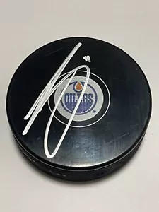 Evander Kane signiert Edmonton Oilers Hockey Puck signiert Beckett BAS COA IP a - Bild 1 von 3