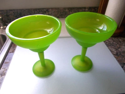 Пара пластиковых 14 унций замороженный Маргарита очки, лайм зеленый цвет слегка б/у - Изображение 1 из 4