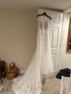 True Society Ivory Wedding Dress Size 8 With Veil - Image 1 of 4