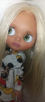 OOAK Blythe Custom Doll Handgefertigte Puppe mit Outfit  - Bild 1 von 4