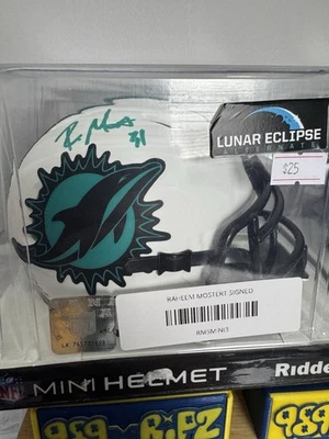 Mini casco autografiado de los delfines certificado por Raheem Mostert Foto 1 de 2