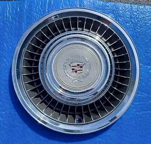 1980 - 1987 Cadillac nos Fleetwood Brougham hubcap 1986 1985 1982 - Picture 1 of 5