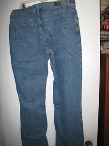 NEW. Lee Riders Relaxed Fit Jeans Women's 16M. A GR8 Deal - Picture 1 of 2