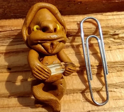Único colgante de cristal con punta de cuarzo natural gnomo elfo gnomo troll de arcilla #9 Foto 1 de 4