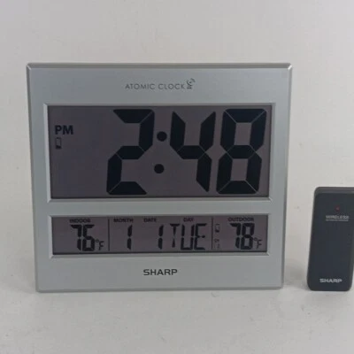 Reloj atómico contemporáneo con sensor de temperatura exterior inalámbrico - Usado  Foto 1 de 4