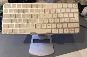 Genuine Apple Magic Keyboard with Touch ID - USB-C (2024) - White A3118-MXCK3B/A - Photo 1/2