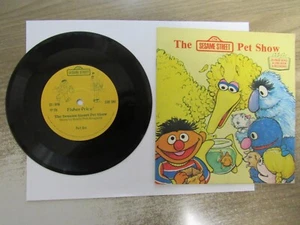 Old 33 RPM 7" Children's Record & Book - CTW FP 129 - The Sesame Street Pet Show - Imagen 1 de 2