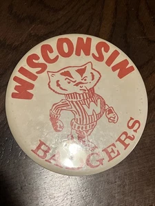 VINTAGE WISCONSIN BADGERS ANSTECKNADEL BUTTON LARGE - Bild 1 von 3