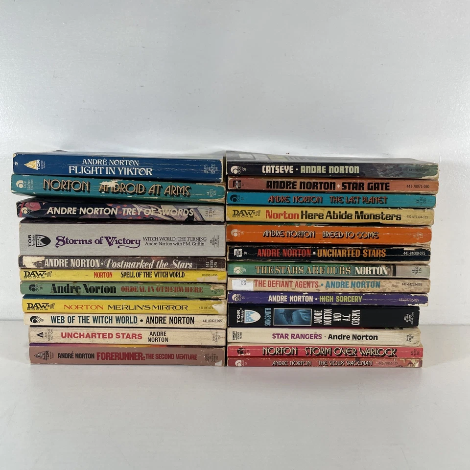 LOT 24 Vintage Science Fiction Paperback Books 50s 60's 70's SciFi Foto 1 de 4