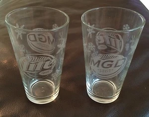 2 bicchieri da birra MILLER originali Draft & Lite invernali fiocco di neve Ale nuovi - Foto 1 di 4