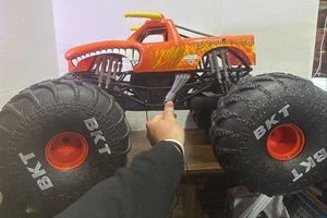 Monster Jam El Toro Loco RC R/C Monster Truck 1/15 Spin Master Mega TRUCK ONLY - Picture 1 of 7