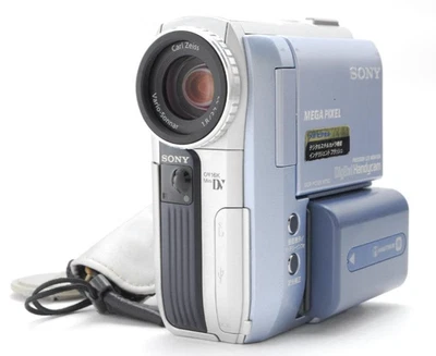 Sony Handycam DCR-PC105 MiniDV Camcorder 10x Zoom Remote Japan - Image 1 of 4
