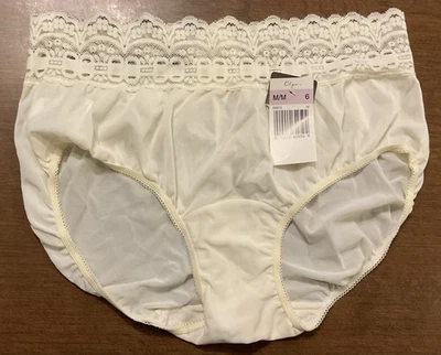 Olga Secret Hug 半裤蕾丝装饰尼龙内裤 913 象牙色 尺寸 6 中号 全新带标签 — 第 1/3 张图片