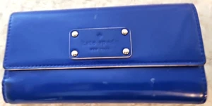 Kate Spade Jean Wellesley große blaue Lackleder-Geldbörse mit Dreifachfaltung und Reißverschlusstaschen - Bild 1 von 5