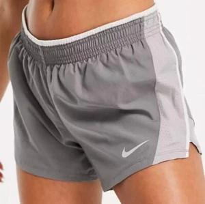 Nike Womens 10k Running Shorts Gunsmoke/Atmosphere Grey/Wolf Grey Size 12-14 - Picture 1 of 4