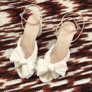 Loeffler Randall Dahlia Pearl Pleated Knot Bow Sandals Mules 3.5” Heels Size 9 B - Picture 1 of 5