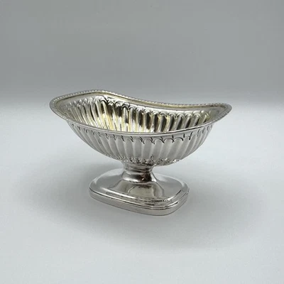 George III Irish Silver Pedestal Salt Cellar by James Scott - Dublin 1805 - 104g - Image 1 of 4