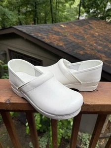 Dansko Women's 40 9.5 Professional Leather Slip On Clog Nurse White Reg $144 - Picture 1 of 10
