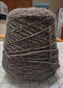 1 cono de hilo de tweed marrón oscuro DK Worsted tejido fieltro rústico - Imagen 1 de 7