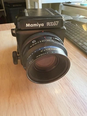Mamiya RZ67 Pro con lente 110 mm F2,8 y parte posterior de película 120 Foto 1 de 4