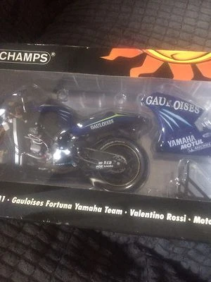 Code 3 Valentino rossi 1/12 Gaulosis Yamaha M1 2004 Minichamps Full tab No Box - Image 1 of 4