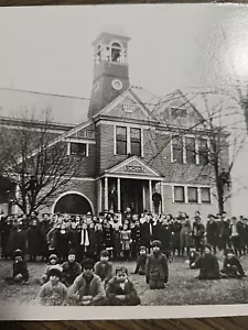Foto de grupo de internado escolar RPPC c1915-1930 NIÑOS TREPANDO ÁRBOL B668 - Imagen 1 de 3