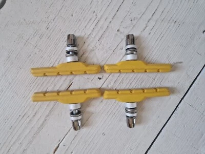 ✅️ NEW - 2 PAIRS YELLOW MOUNTAIN BIKE MTB TREKKING HYBRID V-BRAKE PADS BLOCKS 🔥 - Image 1 of 4