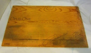 OPUS 1996 Wood crate top SIGNED Robert Mondavi & Baron Philippe VINTAGE - Picture 1 of 4