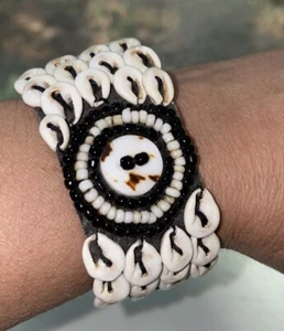Papua New Guinea Tribal Band Cowrie Shell Beads Bracelet Fabric Back 7” - Picture 1 of 10