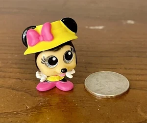 Disney Doorables Serie - Minnie Mouse aus den 80er Jahren gelb elegante rosa Schuhe - Bild 1 von 5