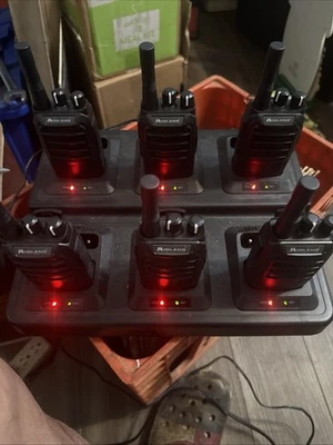 Paquete de 6 radios empresariales Midland con cargador de 6 bancos Foto 1 de 4