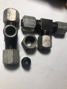 Hydraulik Stahl Druck T-Stück 5/16. Röhren 2 Stück BA3100-5. A2R2 - Bild 1 von 1
