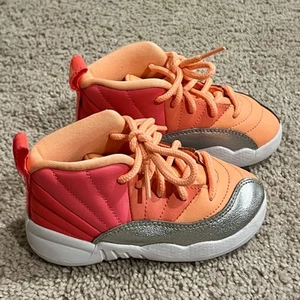 Jordan 12 retrò alba bambina - Foto 1 di 5
