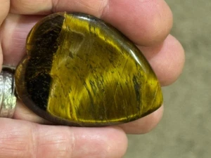 SWEET HEART SHAPED WORRY STONE MADE FROM TIGER EYE !!! - Picture 1 of 11