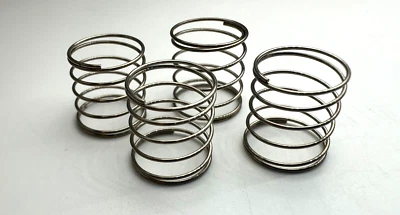 4 x Replacement Keyboard Springs for Commodore C64 / C64c / VIC-20 / C16 - Image 1 of 2