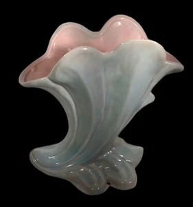Jarrón GONDER POTTERY VINTAGE 8,5" ALTO CORNUCOPIA AZUL y ROSA - Imagen 1 de 12