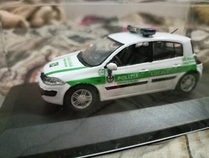 Renault Megane POLIZIA LOCALE MILANO 1/43 box + basetta Artigianale  - Foto 1 di 10
