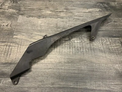 Cubierta protectora de cadena trasera Yamaha 2004-2008 R1 YZFR1 OEM Foto 1 de 4