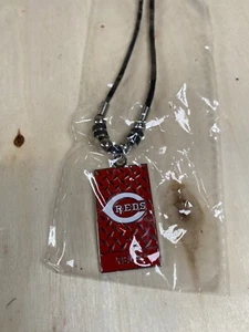 Cincinnati Reds Rubber Cord Necklace Logo Charm Licensed MLB Jewelry - Picture 1 of 4
