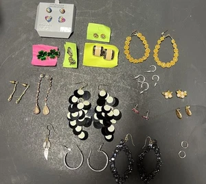 Pierced Earrings Lot - Picture 1 of 3