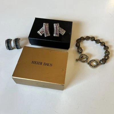 Lot Of 3 Heidi Daus Signed Fine Jewelry Pieces - 2 Pairs Earrings, 1 Bracelet Foto 1 de 4