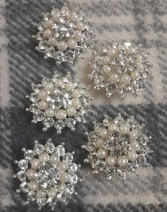 Gorgeous Large Pearl & Rhinestone Cluster Silver Buttons 22mm 5pcs - Picture 1 of 8