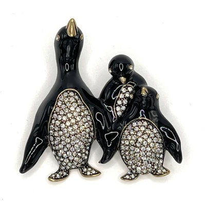 Prendedor de invierno firmado por Heidi Daus tres pingüinos cristal y esmalte nuevo en caja con etiquetas Foto 1 de 4